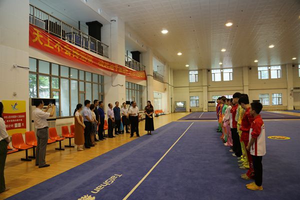 与会人员与武术中心运动员交流1.jpg